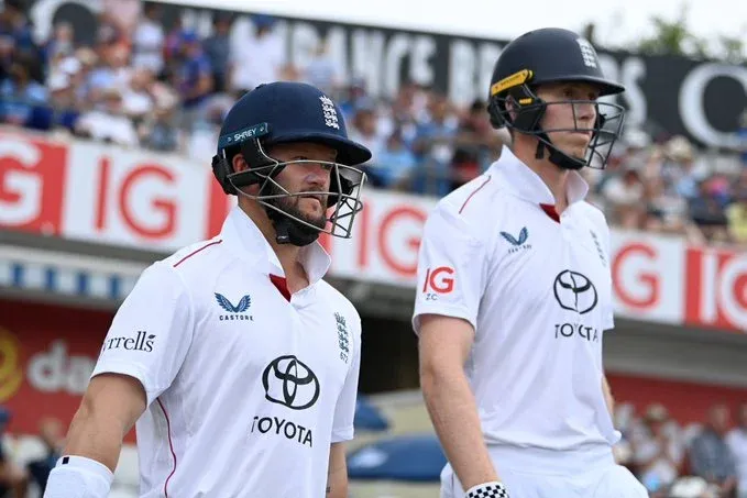 Can Duckett and Crawley Keep England's Hopes Alive?
