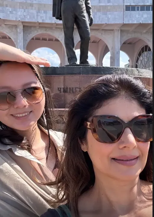 क्या पूजा बत्रा अपने दोस्तों संग छुट्टियां मनाने किर्गिस्तान पहुंची हैं?