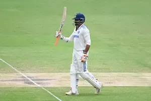 3rd Test: Jadeja's gritty half-century drags India to 201/7 at tea on Day 4