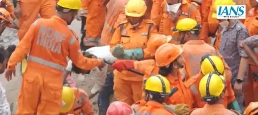 Four Fatalities and Numerous Trapped Following Building Collapse in Mustafabad, Delhi