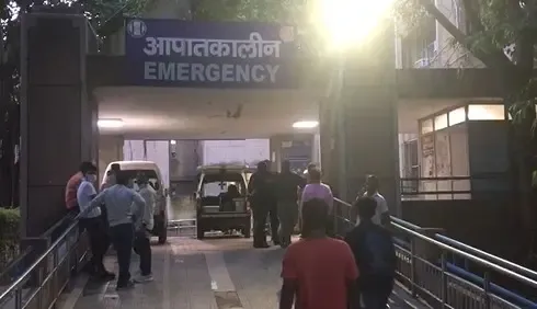 दिल्ली के राजा गार्डन में इलेक्ट्रॉनिक शोरूम में आग क्यों लगी? 4 कर्मचारियों की मौत और एक घायल