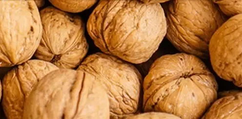 क्या अखरोट और हरी सब्जियाँ मानसिक स्वास्थ्य के लिए फायदेमंद हैं?