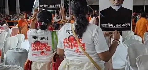 क्या कोलकाता में पीएम मोदी की रैली में 'ऑपरेशन सिंदूर' वाली टी‑शर्ट पहनी महिलाओं ने केंद्र को धन्यवाद दिया?
