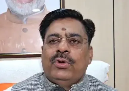 क्या रामेश्वर शर्मा ने पूर्व कांग्रेस सरकार पर जनता के हितों को बेचने का आरोप लगाया?