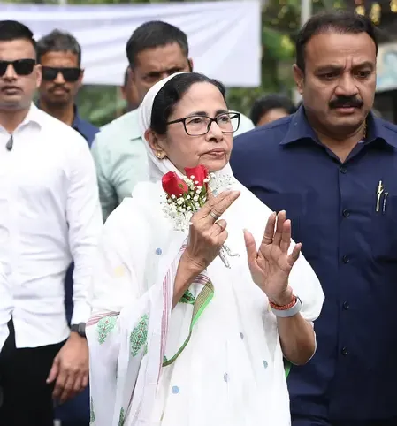 CM Mamata Banerjee to Meet Muslim Leaders Today Amid Murshidabad Violence Over Waqf Act
