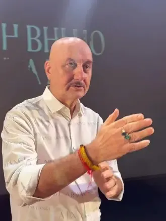 क्या अनुपम खेर एकल नाटक 'कुछ भी हो सकता है' के साथ धमाकेदार वापसी करने वाले हैं?