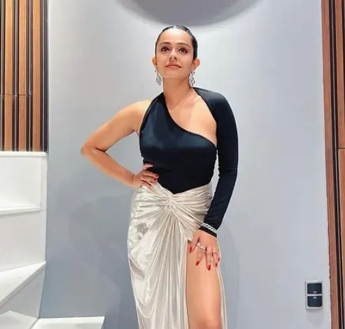 Will Apoorva Arora captivate as a rich South Bombay girl in 'Ilaka'?