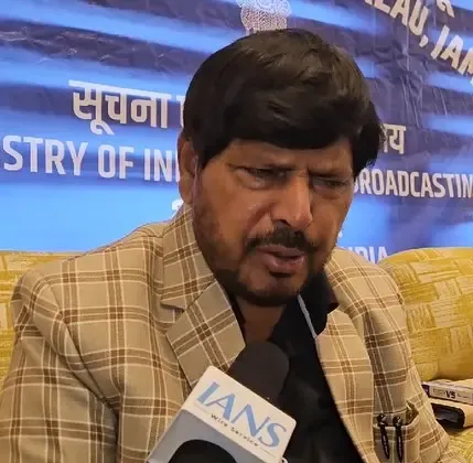 Athawale Questions Rahul and Thackeray's Hindu Identity for Missing Maha Kumbh