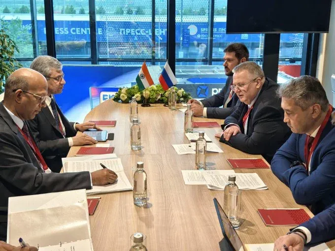 What Did Ashwini Vaishnaw Discuss with Russian Deputy PM?