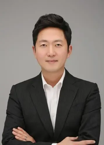 Has the Average Age of South Korean CEOs Dropped Below 60?