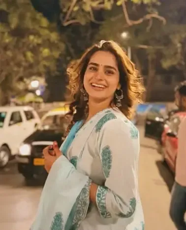 Ayesha Khan Reveals the Unique Charm of Ravie Dubey’s ‘Dil Ko Rafuu Kar Lei’