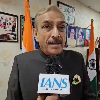 Congress MP Tiwari Critiques Government's 'Cruelty' in Response to Farmers' Barricading