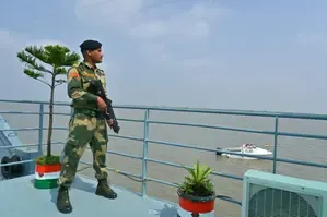 BSF Detains Smuggler with 8.5 kg of Silver Ornaments at Indo-Bangladesh Border