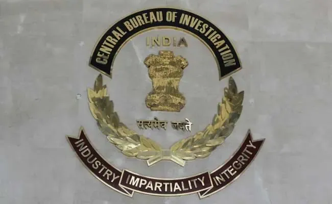 CBI Detains Two Delhi Police Officers for Corruption