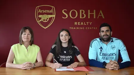 Cecily Wellesley-Smith signs first pro contract with Arsenal