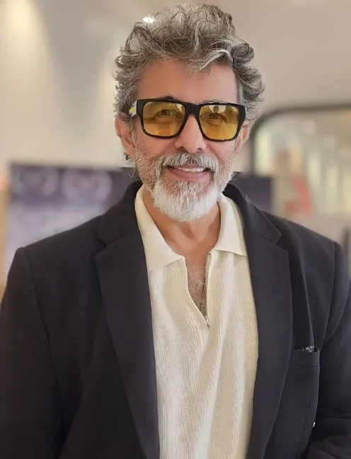 Is Deepak Tijori Concerned About the Growing Actor's Entourage Culture?
