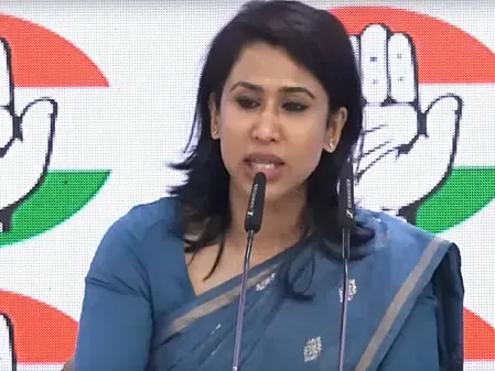 क्या कांग्रेस नेता शमा मोहम्मद ने केजरीवाल पर भाजपा के साथ मिलीभगत का आरोप लगाया?