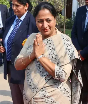 Delhi L-G Initiates Transfer of Five IAS Officers; Three Appointed to CM's Office