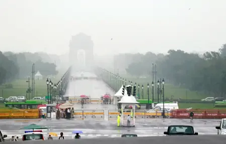 दिल्ली-एनसीआर में इस हफ्ते छाए रहेंगे बादल, बारिश और हल्के प्रदूषण से लोगों को मिलेगी राहत