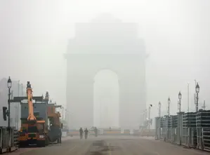 Delhi Begins Day with 'Poor' Air Quality; IMD Predicts Cloudy Weather