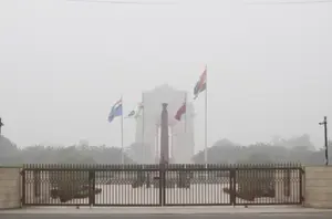 Delhi's Air Quality Stays 'Poor', Fog Affects Transport