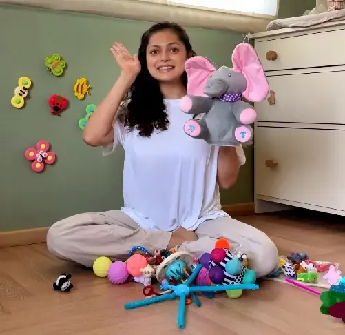 What does Drashti Dhami's daughter Leela enjoy playing with?