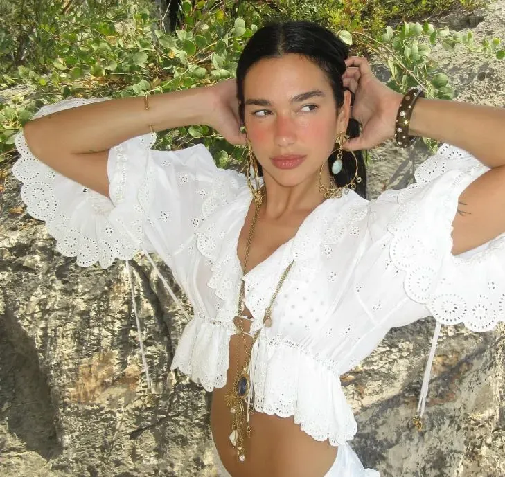 How Did Dua Lipa's Passion for Reading Begin?