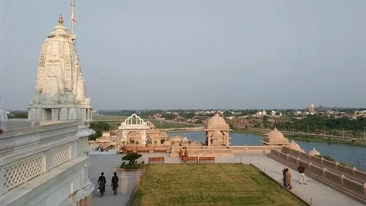 क्या जानिए सोमनाथ मंदिर के बारे में, जहां महादेव और भगवान कृष्ण का है वास?