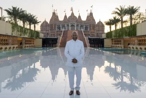 How Does the Swaminarayan Tradition Shape Global Hindu Identity?