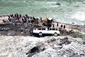 Five killed, 20 injured as bus falls into river near Bengal-Sikkim border 