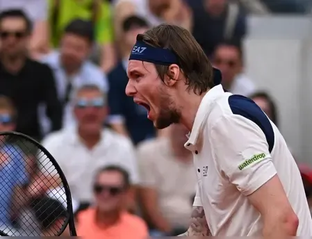 French Open: Bublik stuns De Minaur with thrilling five-set comeback; Rocha upsets Mensik