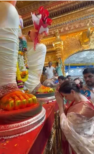 क्या भाग्यश्री और उनके बेटे ने गणपति बप्पा के दर्शन किए राजा लालबागचा मंदिर में?