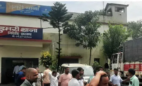 क्या गिरिडीह में महिला पर चोरी का आरोप लगाकर सिर मुंडा गया?