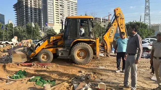 GMDA and MCG Launch Joint Two-Day Demolition Initiative on Sheetla Mata Road, Gurugram