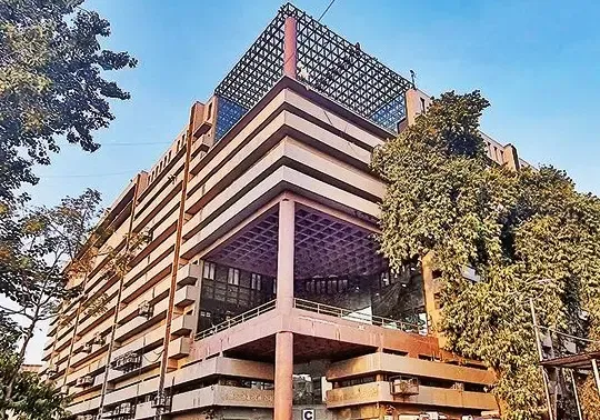 AMC in Gujarat Takes Action Against Sanitation Violators, Seals 14 Businesses