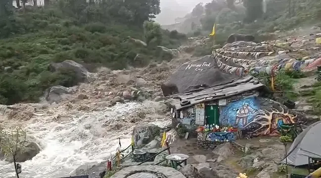 हिमाचल प्रदेश के खनियारा में तेज बहाव की चपेट में आने से कई मजदूर बहे, क्या दो की मौत हो गई?