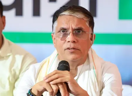 क्या अमित मालवीय के आरोपों पर पवन खेड़ा का जवाब सही है?