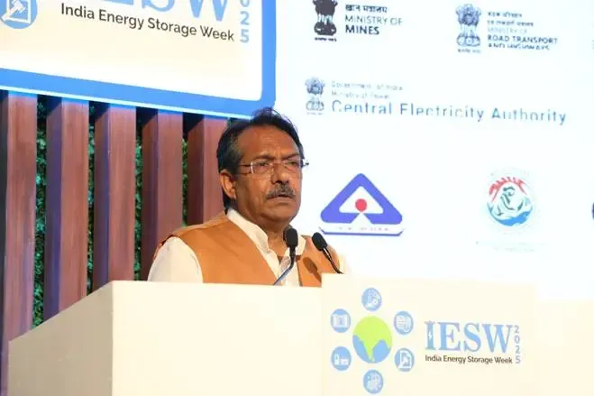 क्या केंद्र सरकार ग्रीन मोबिलिटी और ईवी मैन्युफैक्चरिंग इकोसिस्टम विकसित करने के लिए प्रतिबद्ध है?