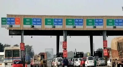 क्या केंद्र ने पुल, फ्लाईओवर और सुरंग वाले राजमार्गों के लिए टोल दरों में 50 प्रतिशत की कटौती की?