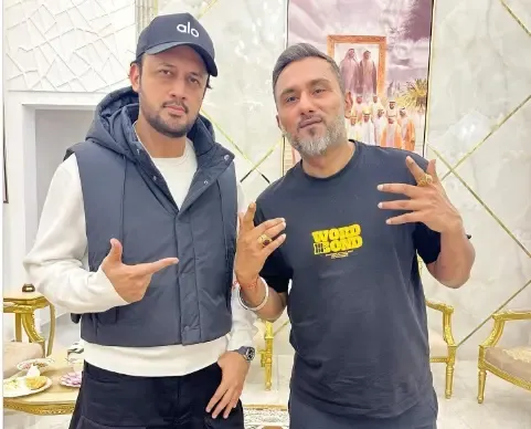 Yo Yo Honey Singh Embraces Pakistani Artist Atif Aslam, Labels Them ‘Brothers Beyond Borders’