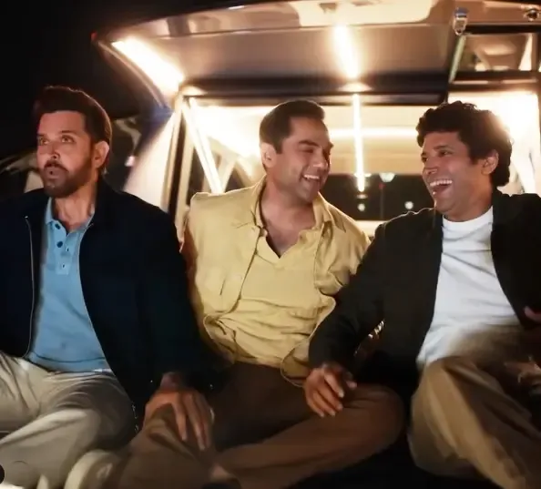 Hrithik, Farhan & Abhay Embrace Life in Latest Reunion of 'Zindagi Na Milegi Dobara'