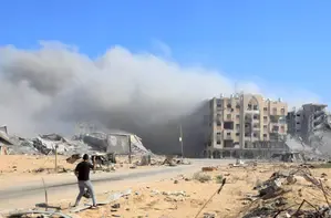 Does Israel Seek a Complete Victory in Gaza as Ceasefire Talks Progress?