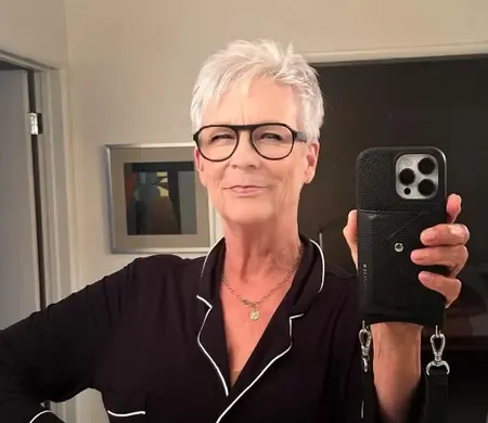Jamie Lee Curtis calls herself a ‘controlled addict’