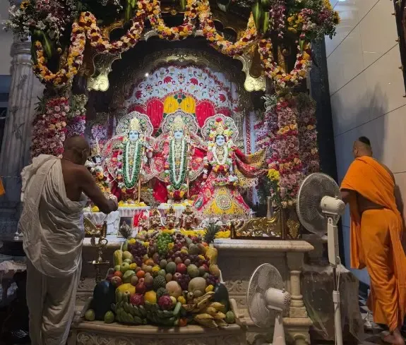 क्या जन्माष्टमी पर 'दिव्य अनुभव' के साथ कृष्ण भक्ति में लीन नजर आए मनीष मल्होत्रा?