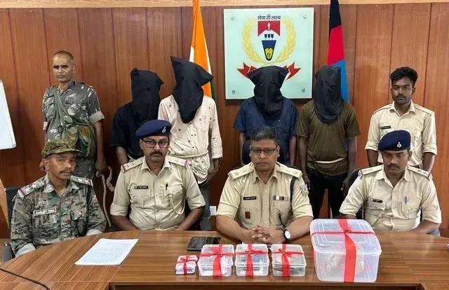 क्या झारखंड पुलिस ने खूंटी और लातेहार में छह उग्रवादियों को गिरफ्तार किया है?
