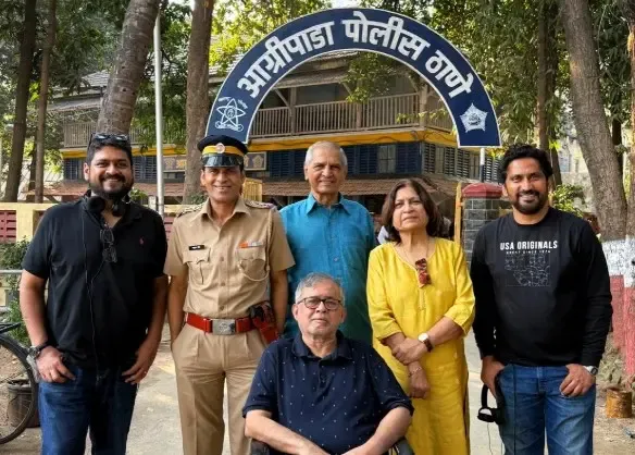 क्या इंस्पेक्टर मधुकर जेंडे से मिले पर्दे के हीरो मनोज बाजपेयी? ओम राउत ने साझा की यादगार तस्वीरें
