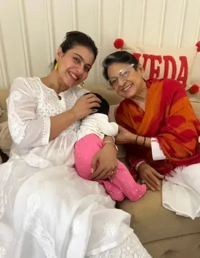 क्या काजोल ने मां तनुजा संग बच्चे की तस्वीरें शेयर की? फैंस बोले, ये बच्चा कौन है?
