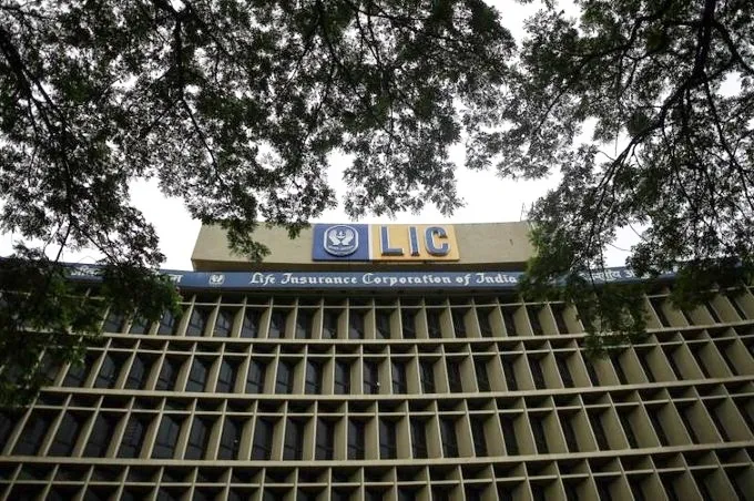 LIC's New Business Premium Reaches ₹2.27 Lakh Crore in FY25