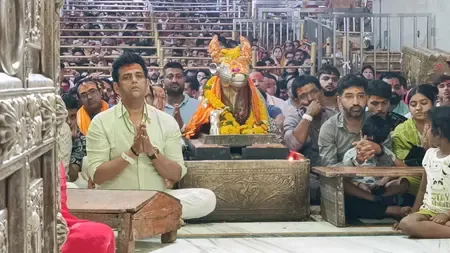 महाकालेश्वर के दर्शन को उज्जैन पहुंचे रवि किशन, भस्म आरती में हुए शामिल 