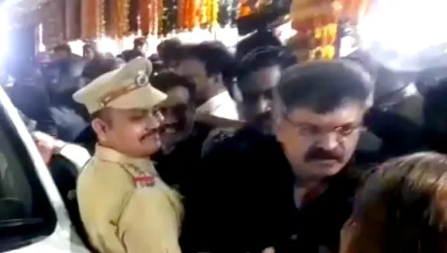 क्या विधायक जितेंद्र आव्हाड के खिलाफ पुलिस ने मामला दर्ज किया?